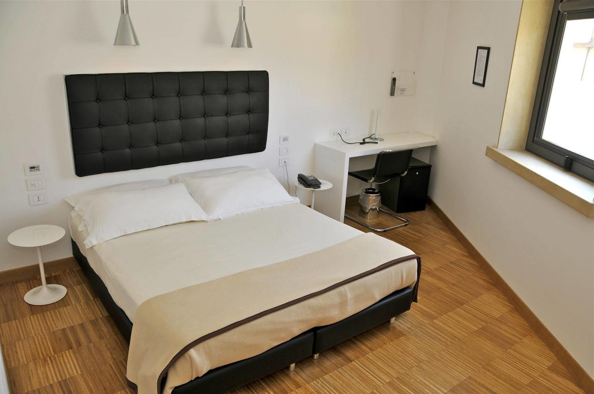 Hotel Del Conte Fondi Extérieur photo