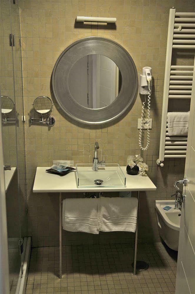 Hotel Del Conte Fondi Extérieur photo