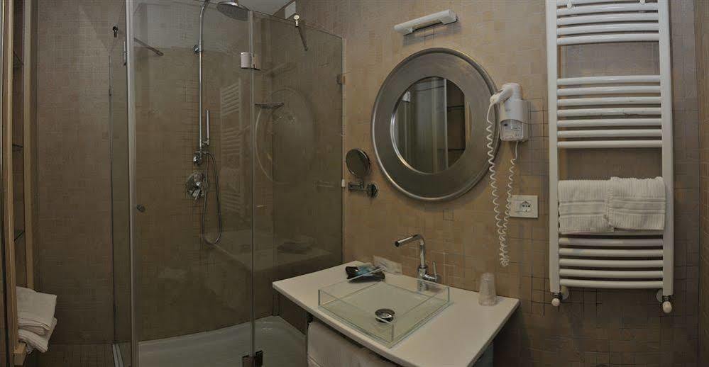 Hotel Del Conte Fondi Extérieur photo